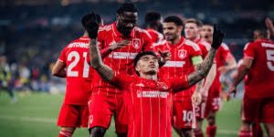 拉尔森与凯尔特人：浴火重生的北欧神话-沙巴体育